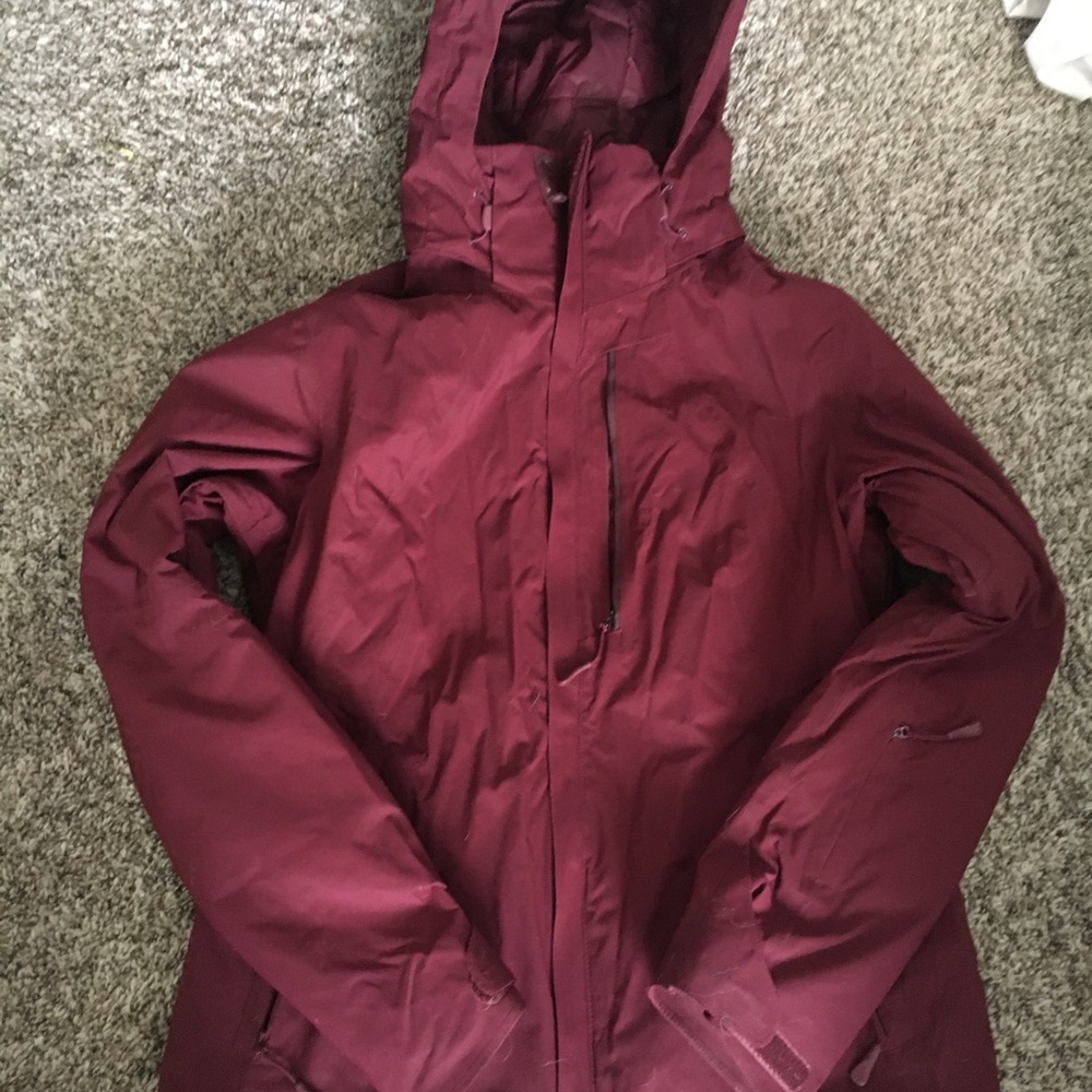 The north Face Maroon women’s medium